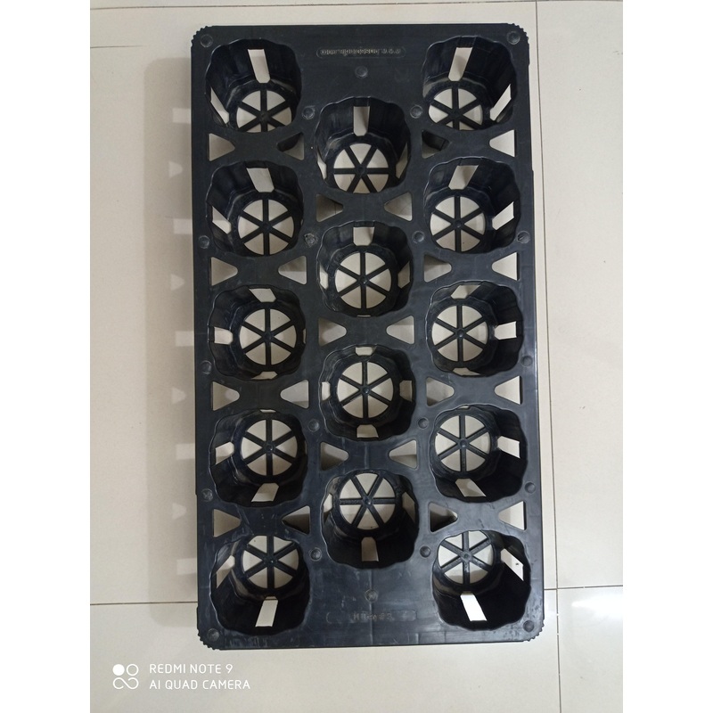 Black Round Spacing Tray (14 Cells)