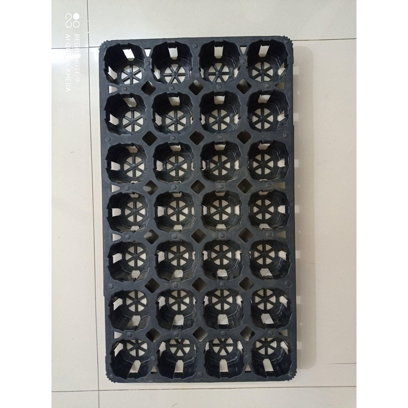Black Round Spacing Tray (28 Cells)