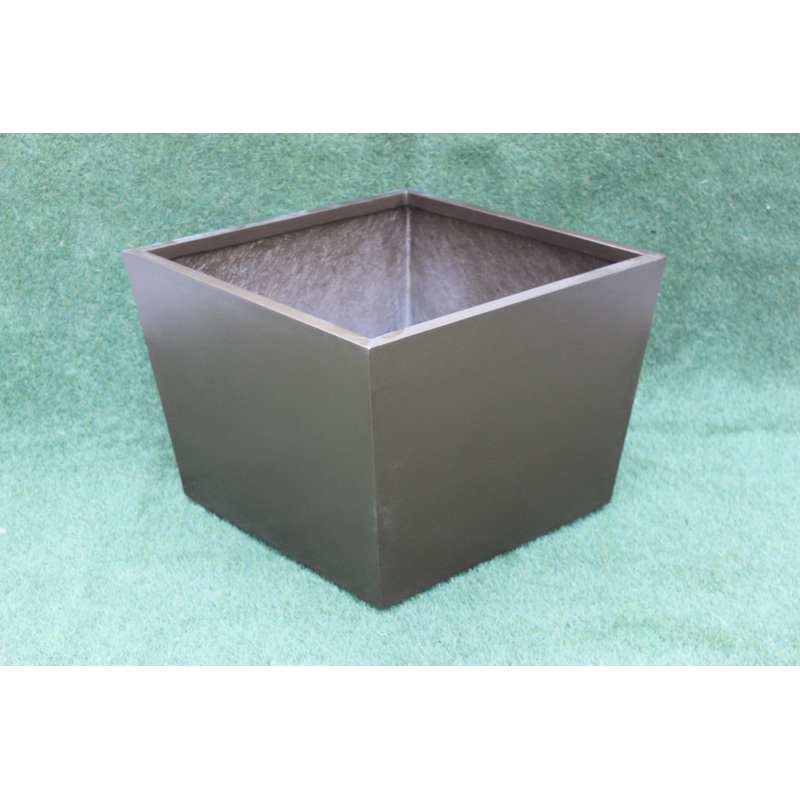 Yula Matt Brown Fiber Planter